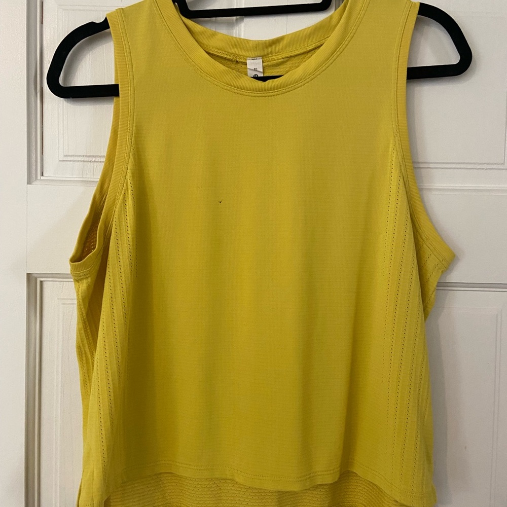 Lululemon train to be tank